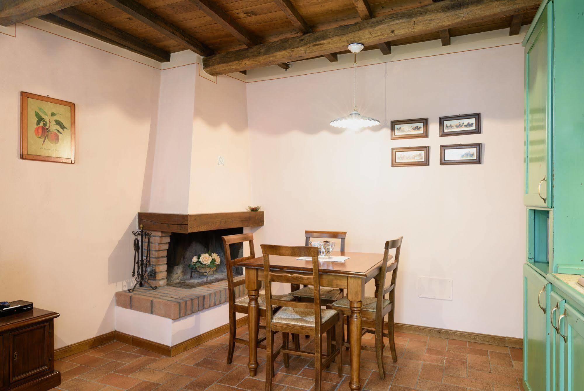 Borgo Dei Corsi Holiday House Reggiolo Exterior photo